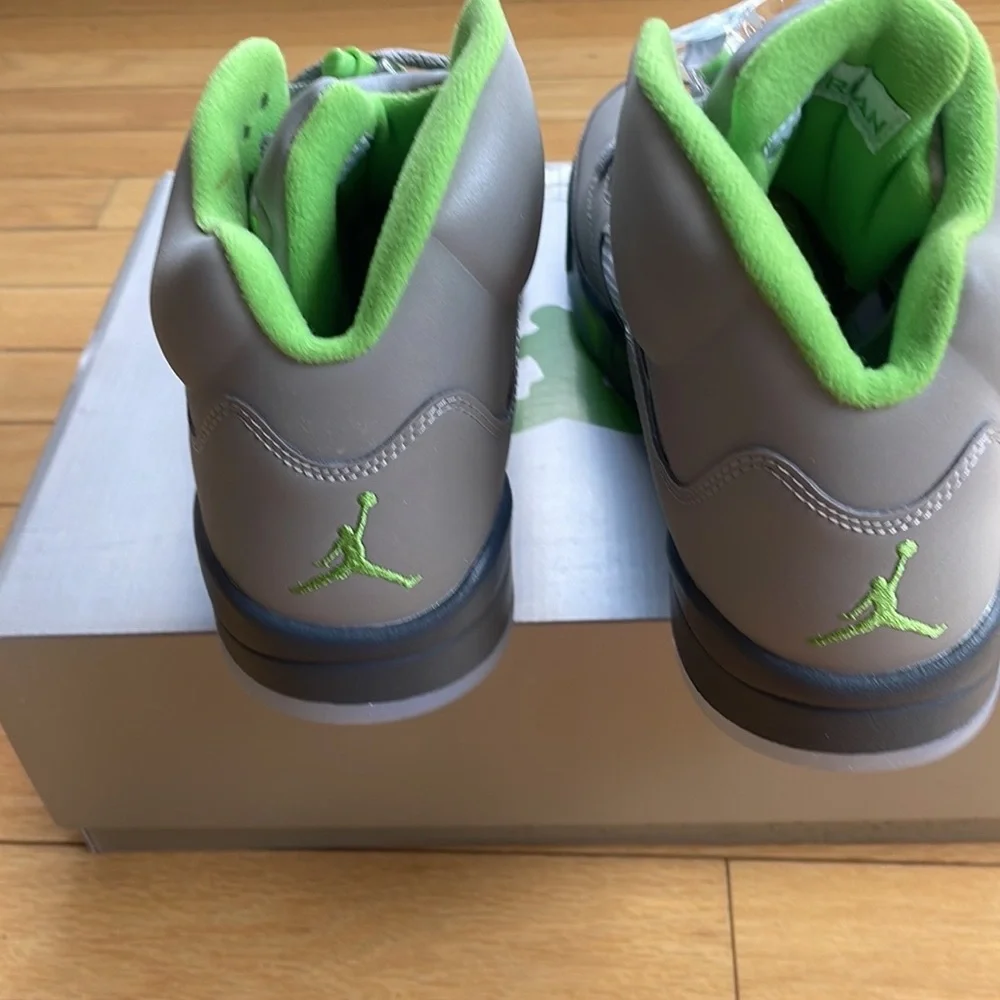 AUTHENTIC RARE  MENS JORDAN RETRO SILVER GREEN GREY SNEAKERS *NIB* SIZE 9.5